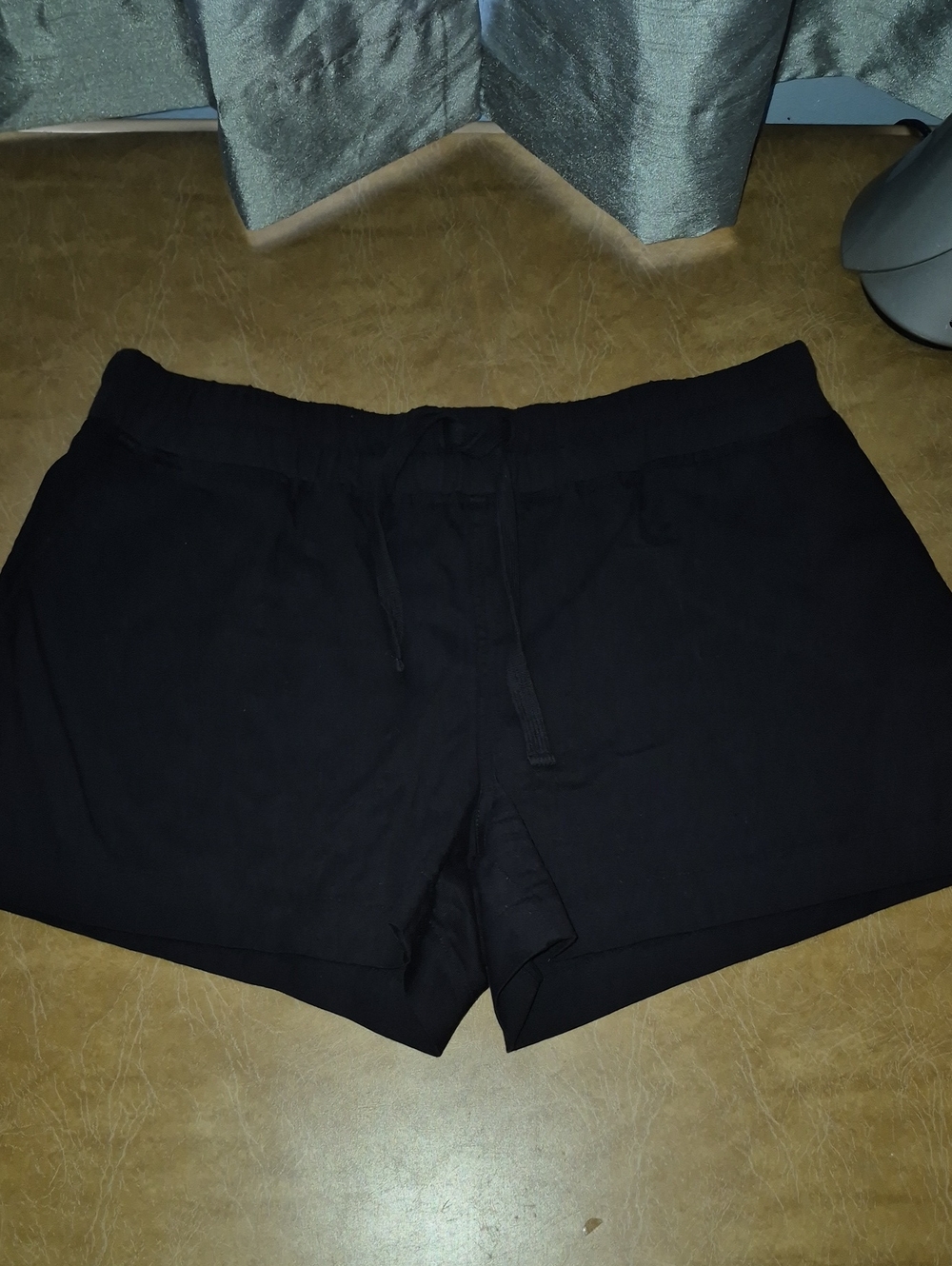 Roots Womens Twill Shorts..size L..like New